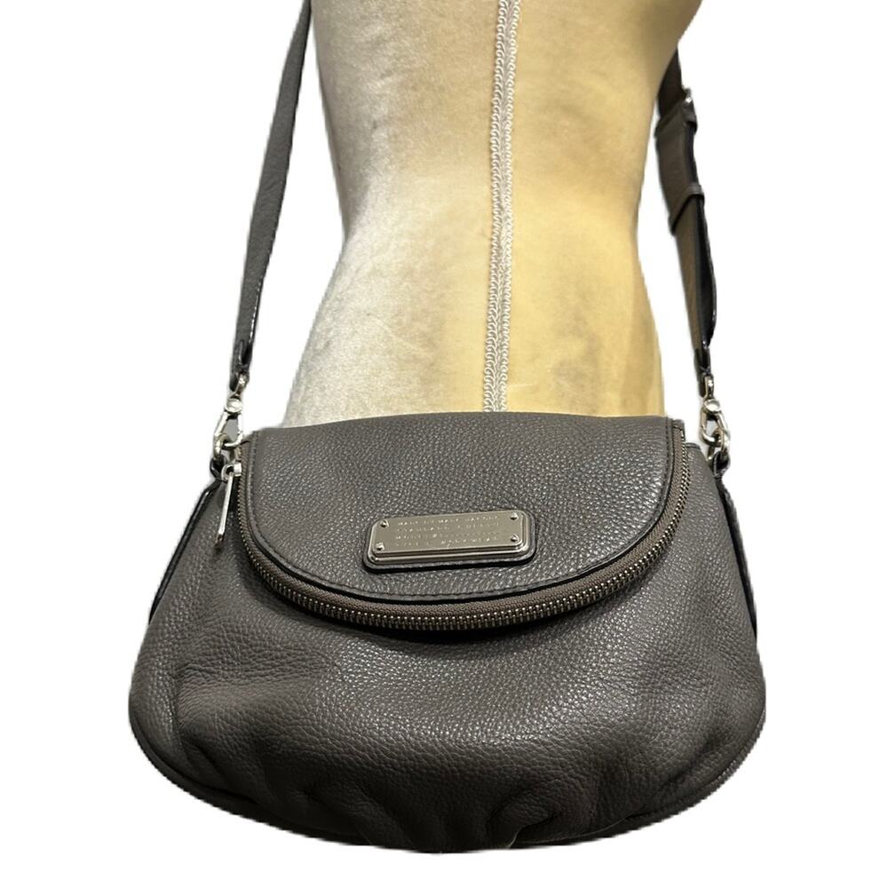 EUC Marc Jacobs Iconic Natasha Gray Pebble Leather Silvertone Mini Crossbody Bag